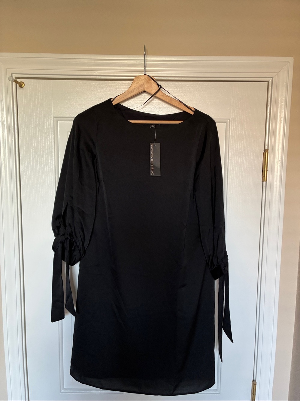 NWT loose fit Banana Republic Black Tie-Sleeve Shift Dress made in Turkey
